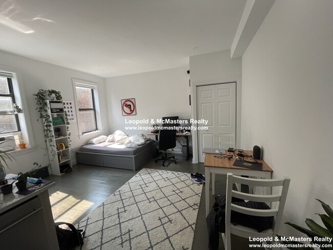 Building Photo - 50 Queensberry St Rental