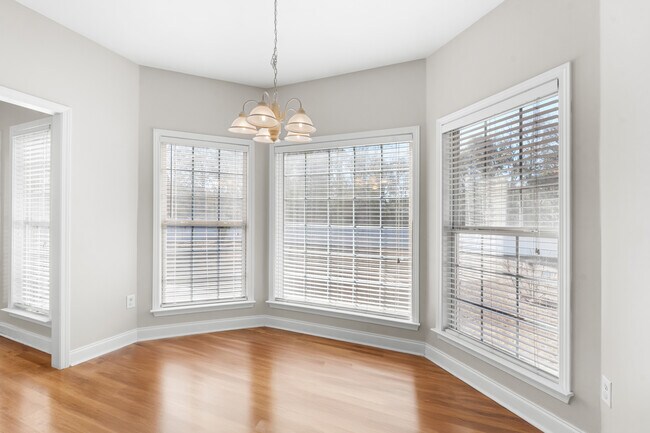 Photo - 1811 Old Carriage Trail