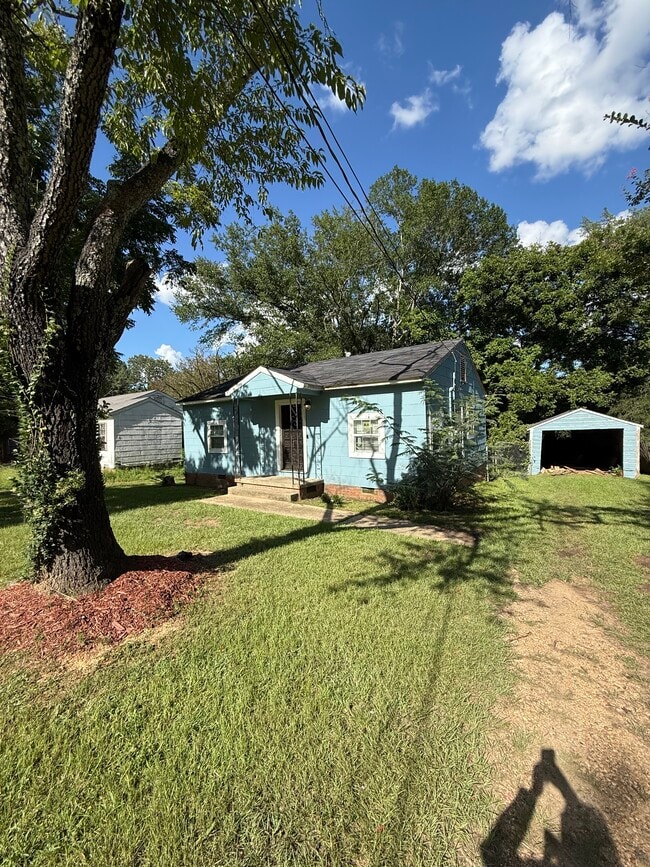 Photo - 2962 Greenwood Ave