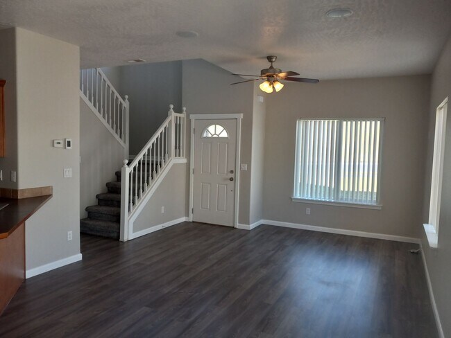 Photo - Stylish Comfort in the Heart of Pullman