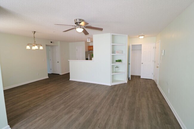 Photo - 214 Quietwood Dr