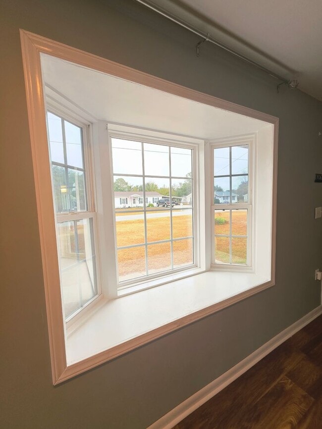 Photo - 3 Bedroom 1.5 BA Hubert