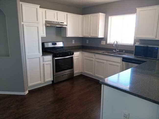 Photo - Stunning 5 bedroom, 3 bathroom in Rio Rancho! Showings available NOW!