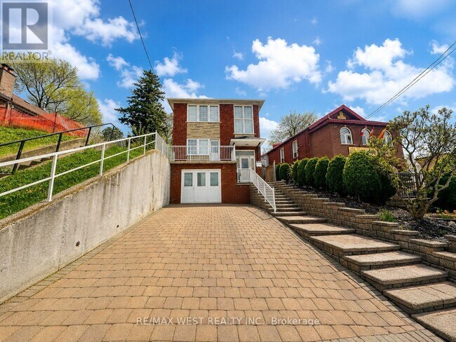 Photo - 355 Silverthorn Ave