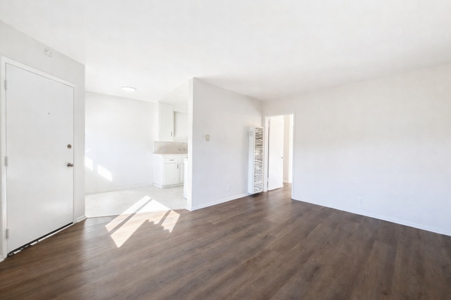 Building Photo - 2028 Wallace Ave