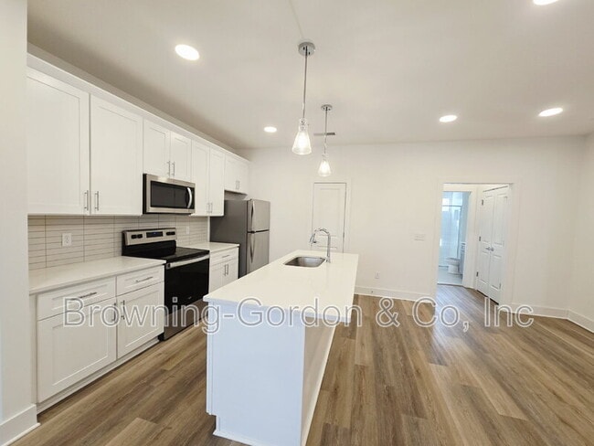 Photo - 700 N Dupont Ave