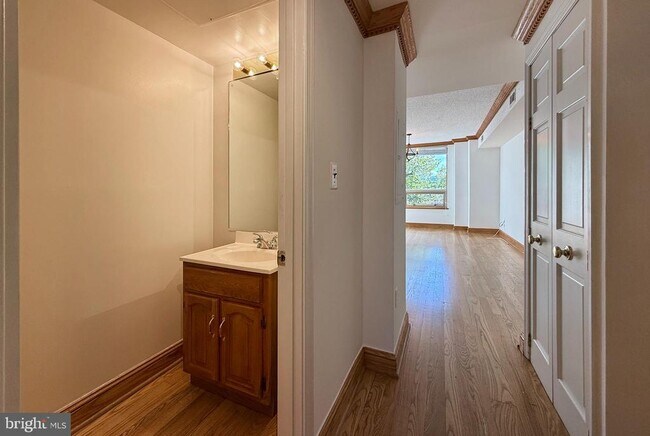 Photo - 2727 M St NW Unidad 2727