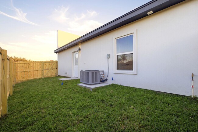1600 Clinton St Unit 1