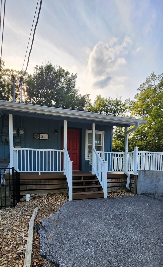 Building Photo - 211 One Way St Rental