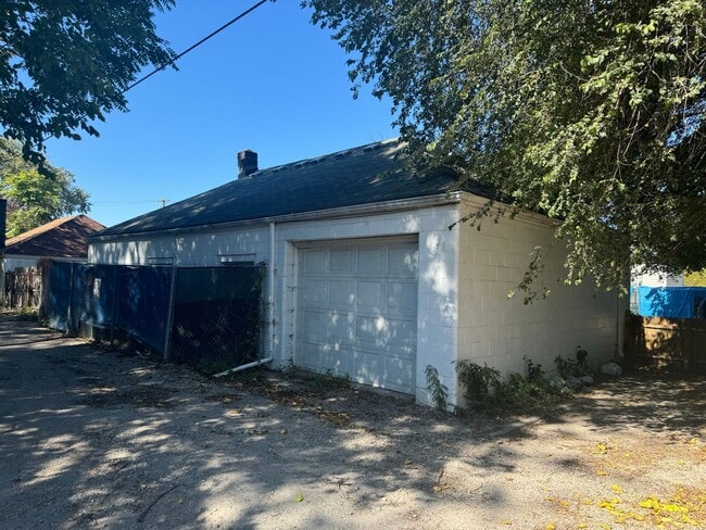 Building Photo - 2514 York St Unit Back