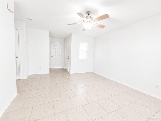 12 Oasis Dr Unit 4