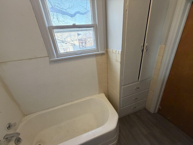 Photo - 716-B Robinson-