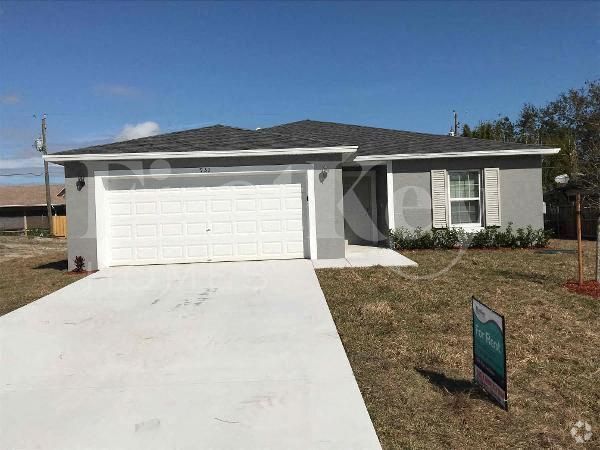 Building Photo - 931 SE Thornhill Dr Rental