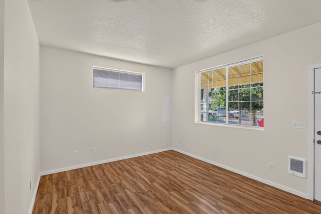 Photo - Bright & Spacious Townhome with Private Patio