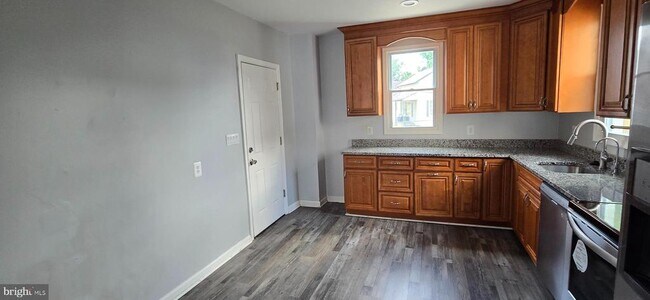 Photo - 421 Salem Ave