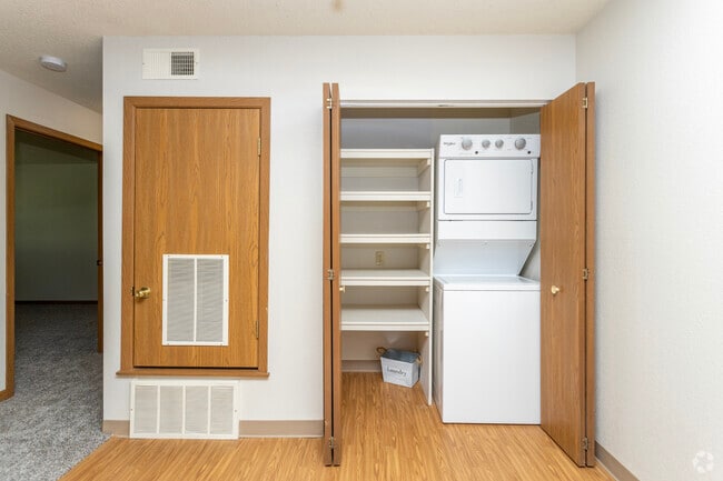 1BR, 1BA - 750SF