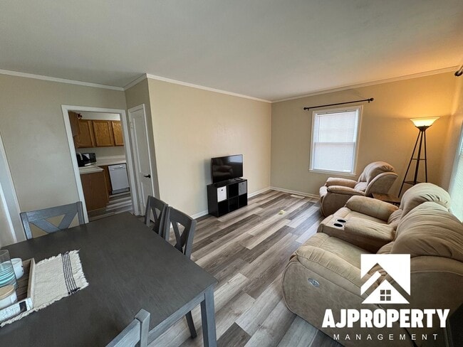 Photo - 809 E Presentation St