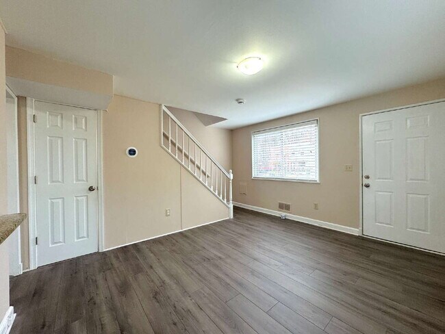 Photo - 5612 7th Rd S