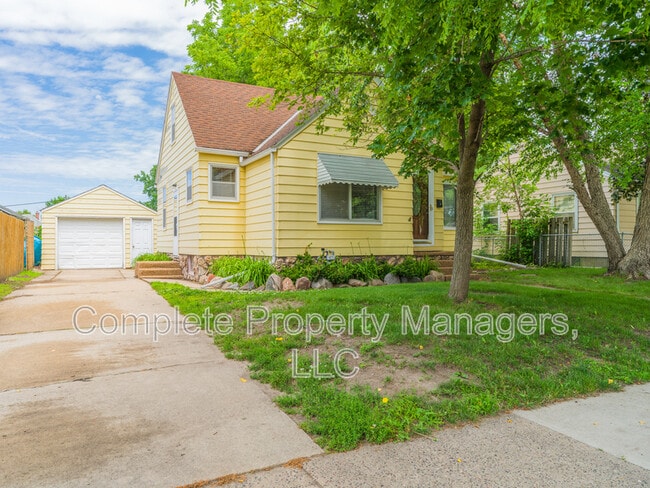 Building Photo - 1713 1st Ave NE