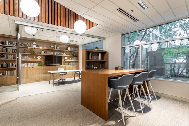 Photo - One Franklin Town