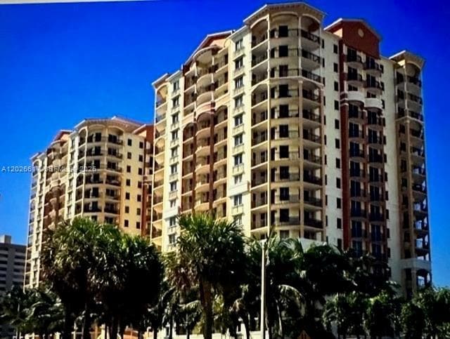 Building Photo - 2011 N Ocean Blvd Unit 605