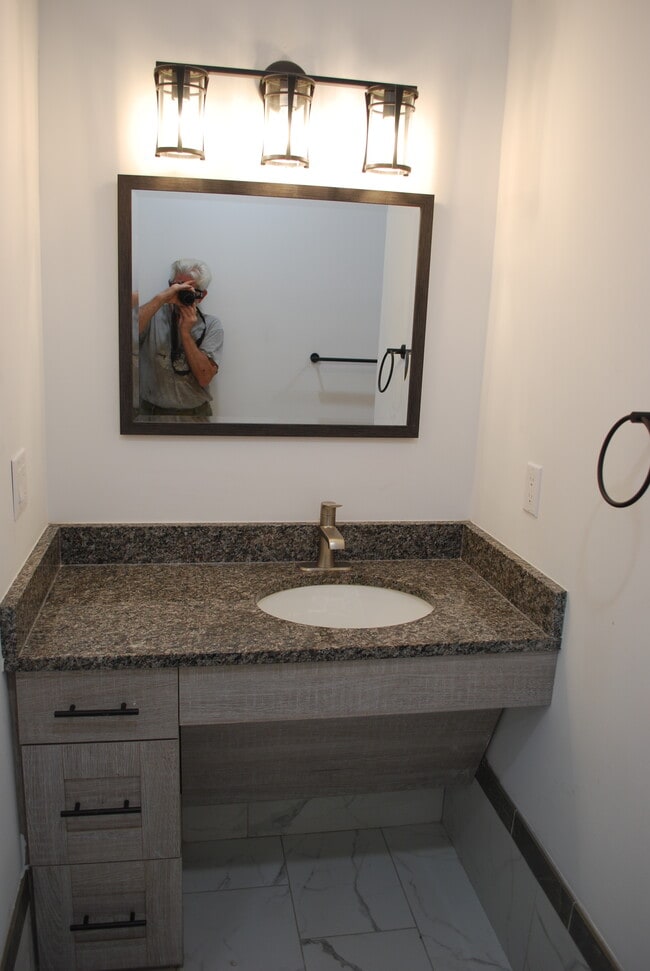 Photo - 111 Court Sq Unit 131-1