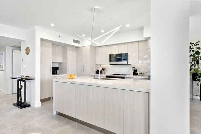 Photo - 601 Longboat Club Rd