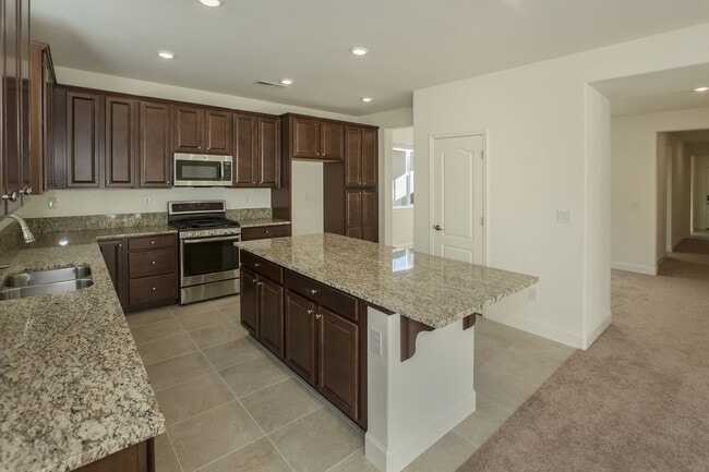 Photo - 4 bedroom, 2.5 bathroom home in Golden Valley.  washer/dryer/refigerator included