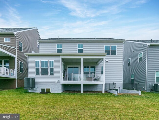 Photo - 941 Warlander Dr SW