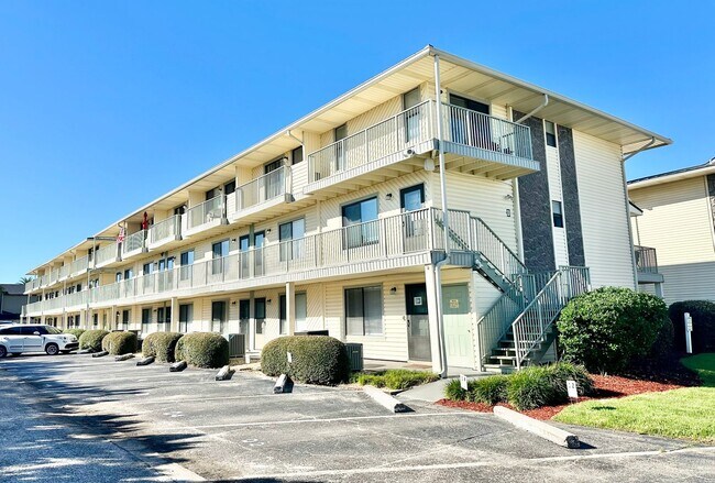 Photo - Nice 1 bedroom condo for rent in Miramar Beach w/ a community pool!