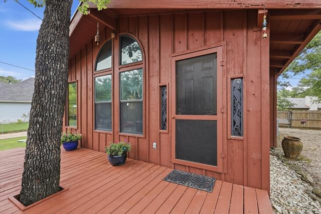 Photo - 111 Oaktree Ln