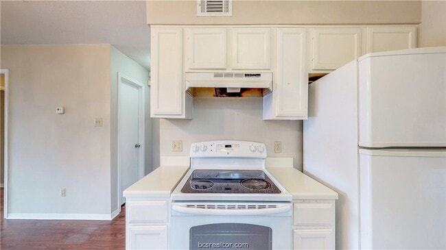 Photo - 1913 Woodsman Dr