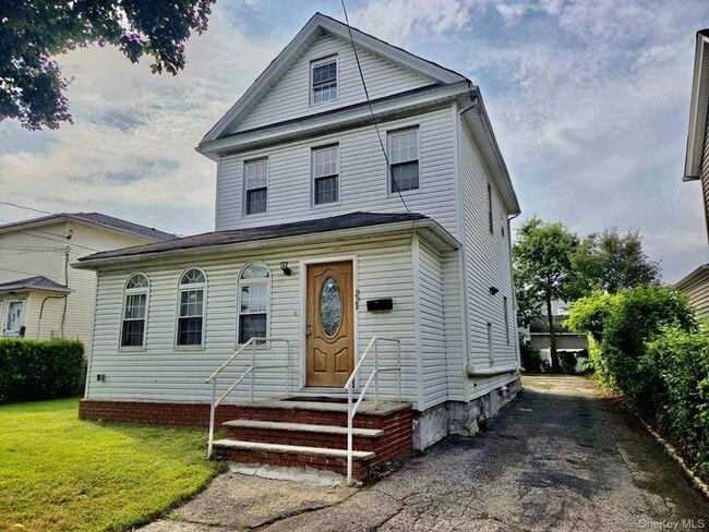 Building Photo - 223 Jackson Ave