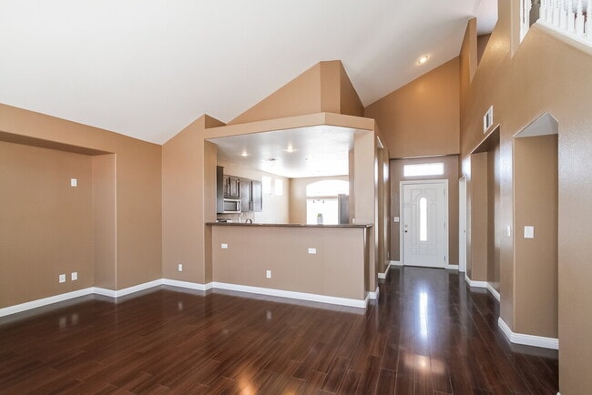 Photo - 410 Maritocca Ave