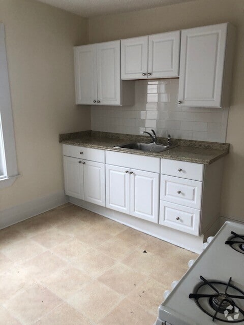 Building Photo - 5 Watson St Unit 4-2L Rental