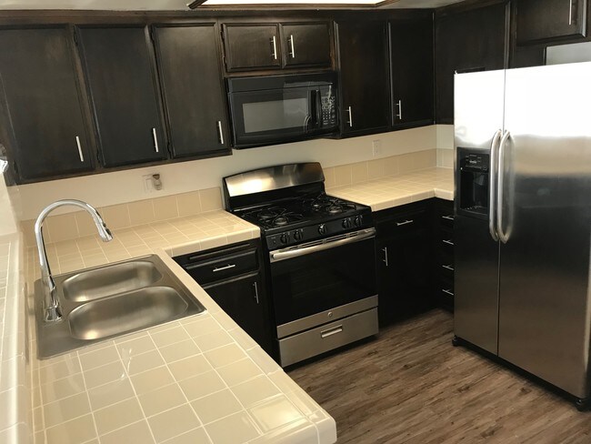 Photo - Barry Gardens Plaza Apartments
