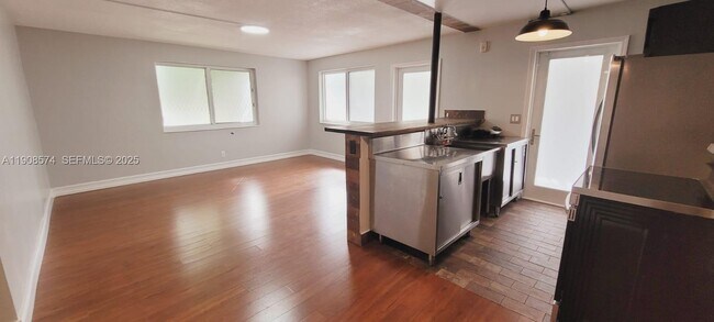 Photo - 1715 Wiley St Unit 8