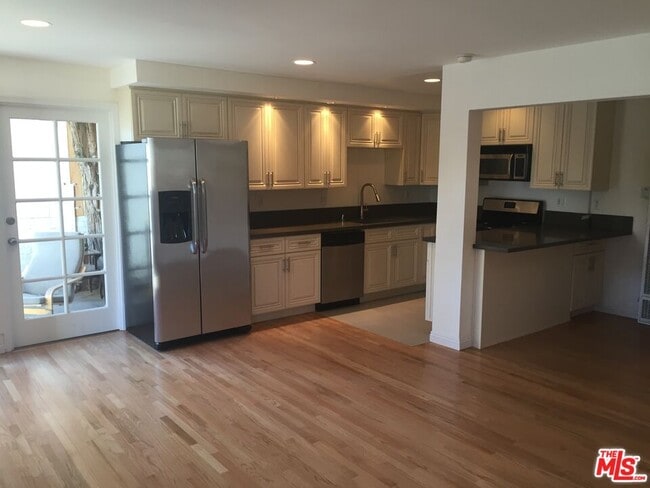 Photo - 3603 Mentone Ave Unit 1