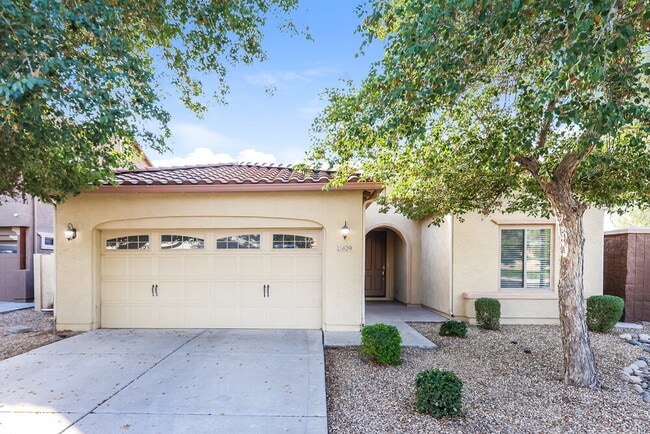 Building Photo - 15629 W MacKenzie Dr