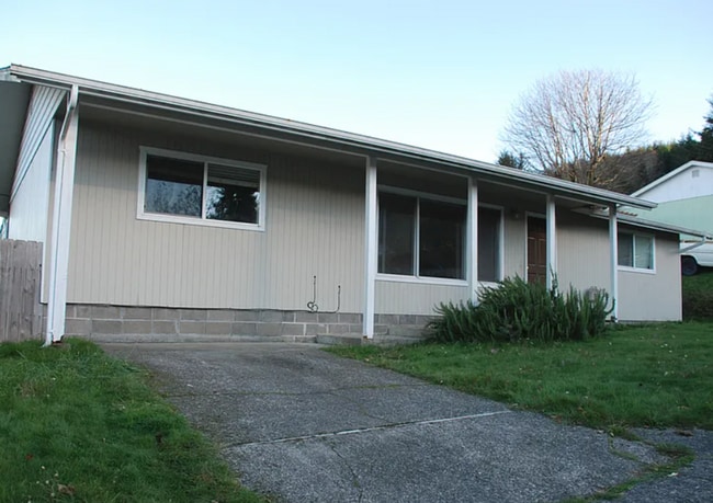 Building Photo - Freshly Updated 3-Bedroom, 2-Bath Home in Reedsport
