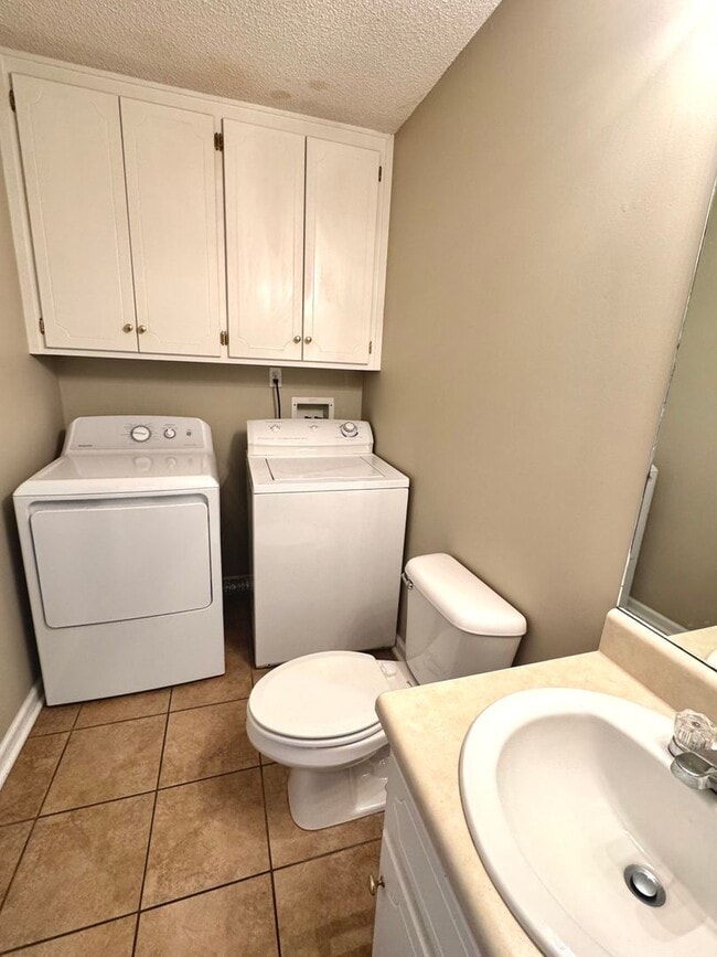 Photo - 128 N Springview Dr