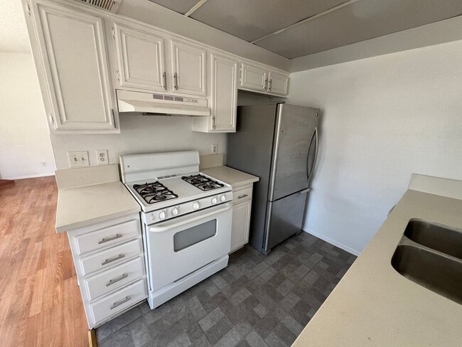 Photo - 1251 S Meadow Ln