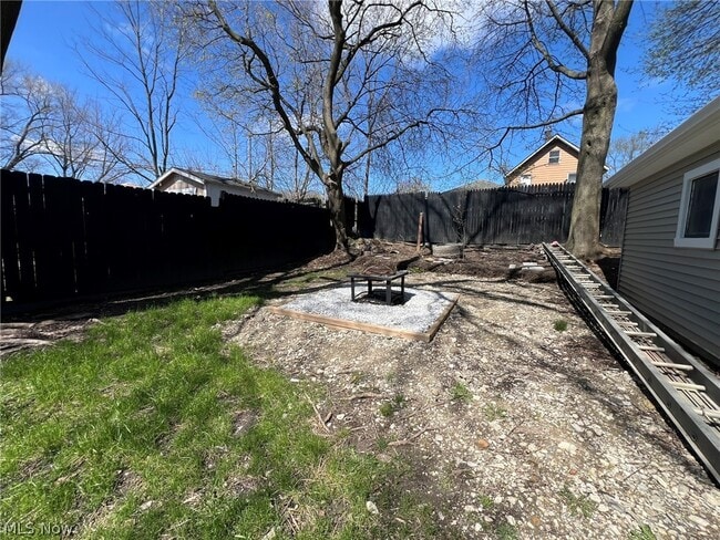 Photo - 1395 Goodyear Blvd
