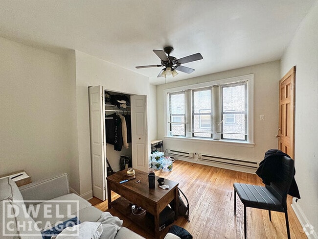 Building Photo - 839 W Cornelia Ave Unit 2N Rental
