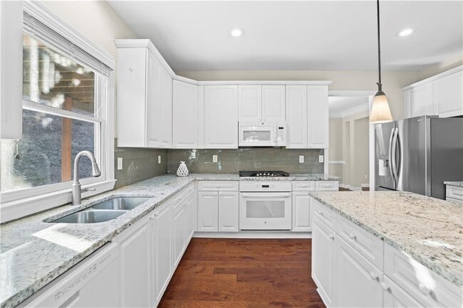 Photo - 3010 Lakeside Ct