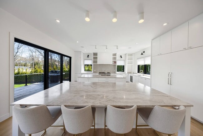 Photo - 130 Highview Dr