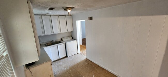 Photo - 2911 Church St