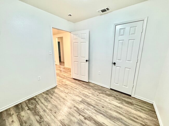 Photo - Elliston Commons