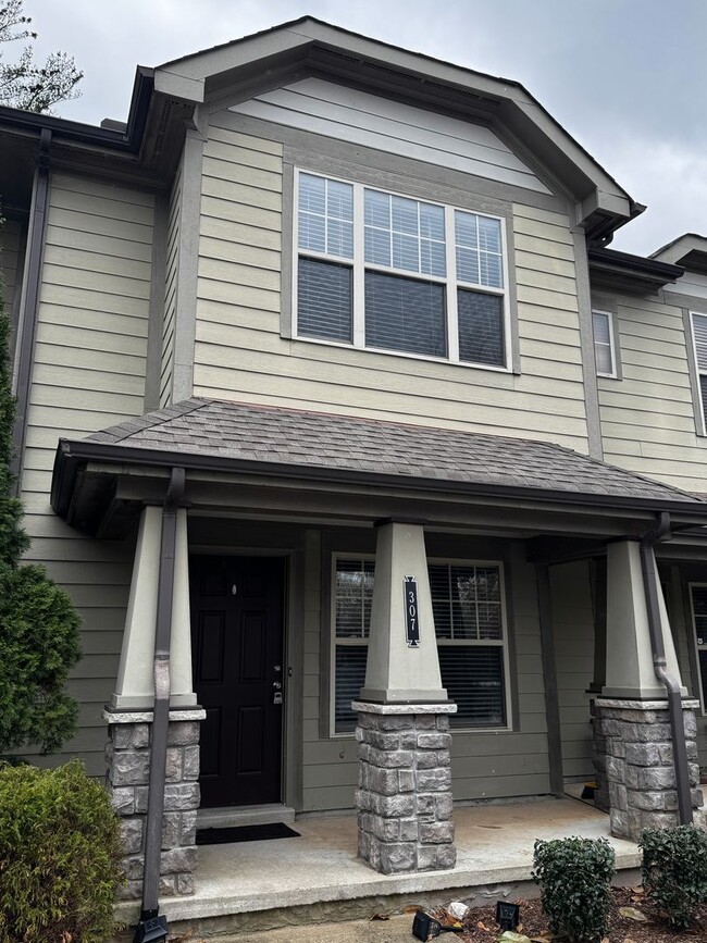 Building Photo - Close to MTSU!