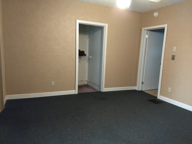 Photo - 3 Bedroom Duplex near Campus - Apply Today !!